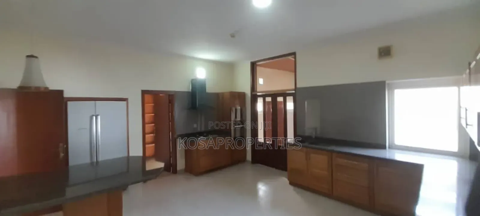 8bdrm House in East Legon for rent