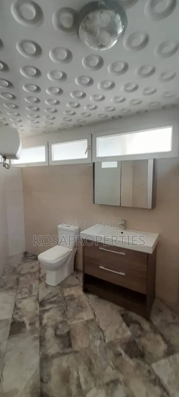 8bdrm House in East Legon for rent