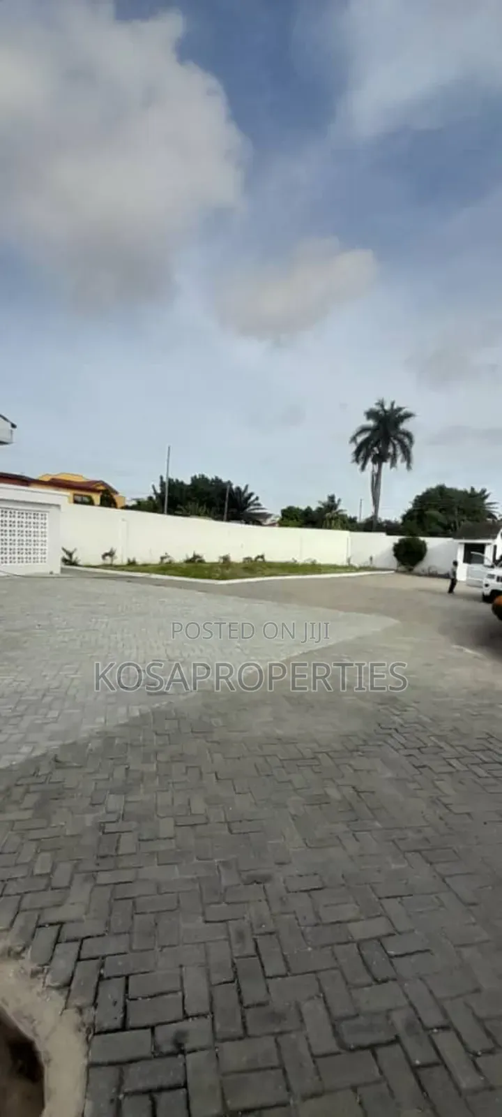 8bdrm House in East Legon for rent