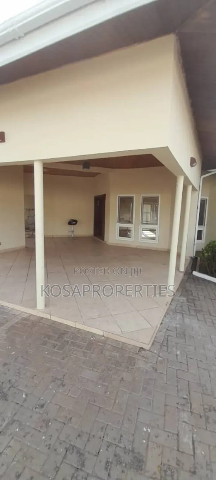 8bdrm House in East Legon for rent