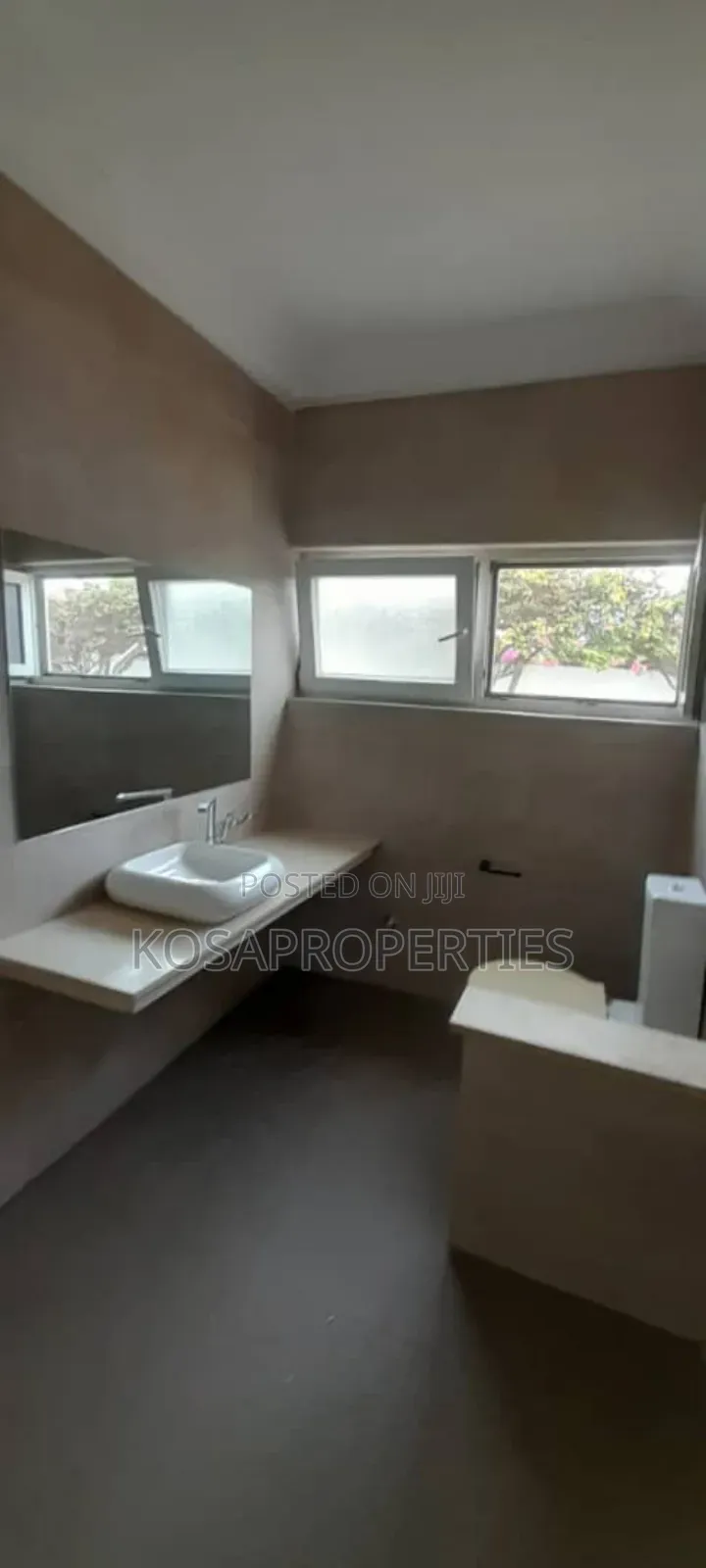 8bdrm House in East Legon for rent