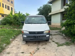 Toyota HiAce 2010 White