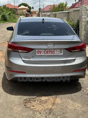 Hyundai Elantra SE Sedan FWD (2.0L 4cyl 6M) 2017 Silver