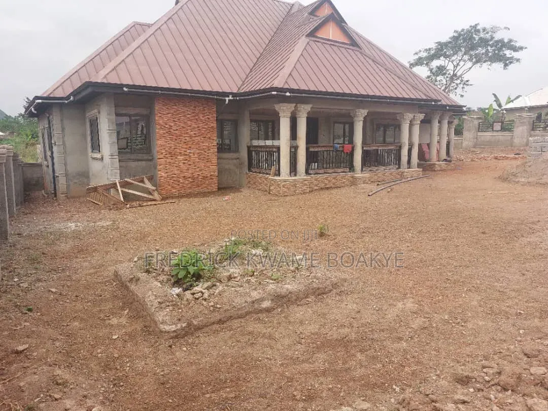 4bdrm House in Brother K Estate, Kumasi Metropolitan for sale