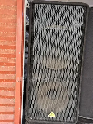 Behringer Eurolive Vp2520 Passive 2000-Watt Dual 15-Inch Pa Speaker