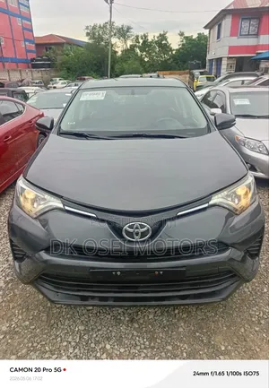 Toyota RAV4 XLE 4dr SUV (2.5L 4cyl 6A) 2018 Gray