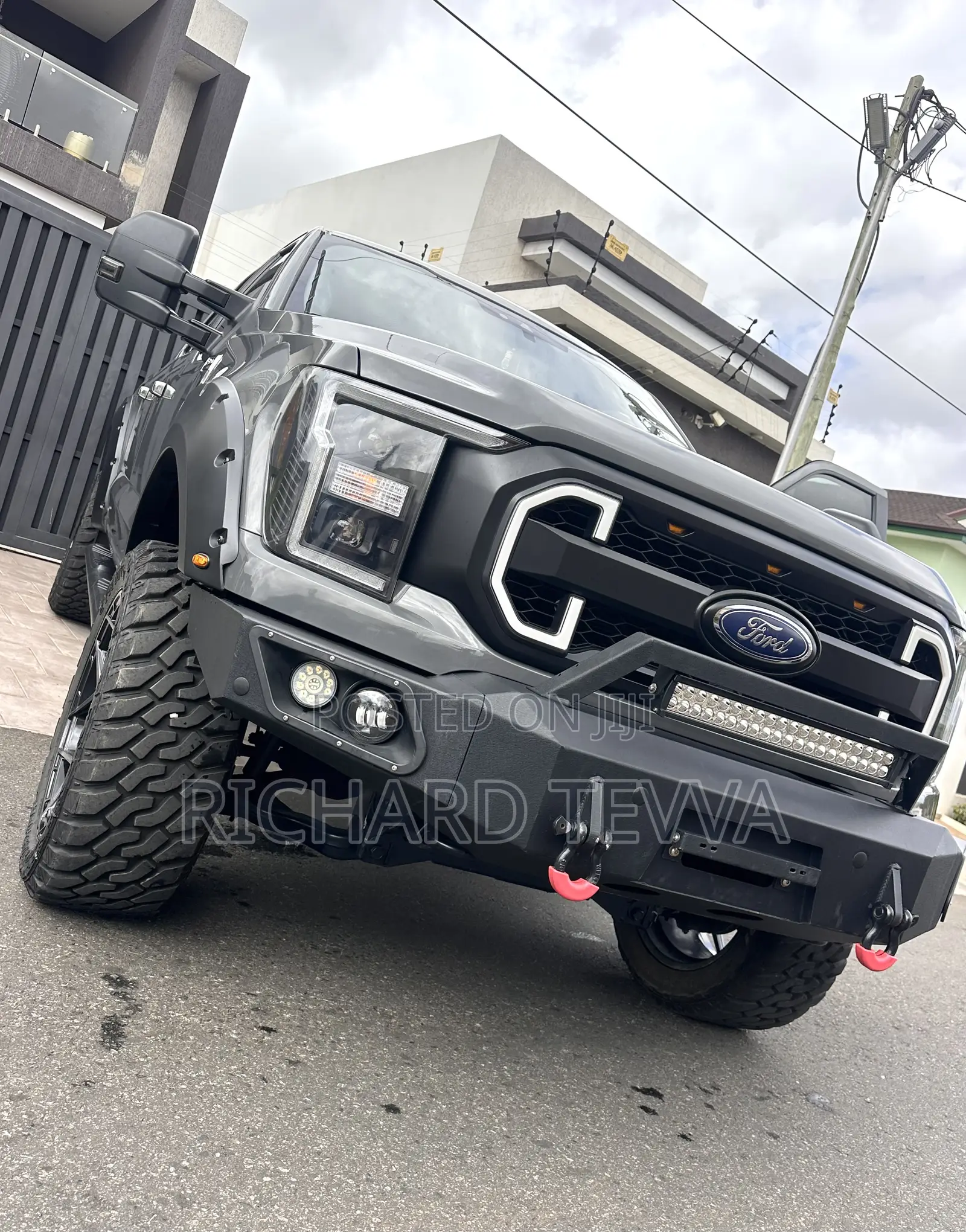 Ford F-150 Platinum 2021 Gray
