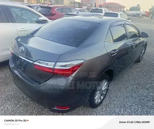 Toyota Corolla SE Special Edition 4dr Sedan (1.8L 4cyl CVT) 2017 Gray