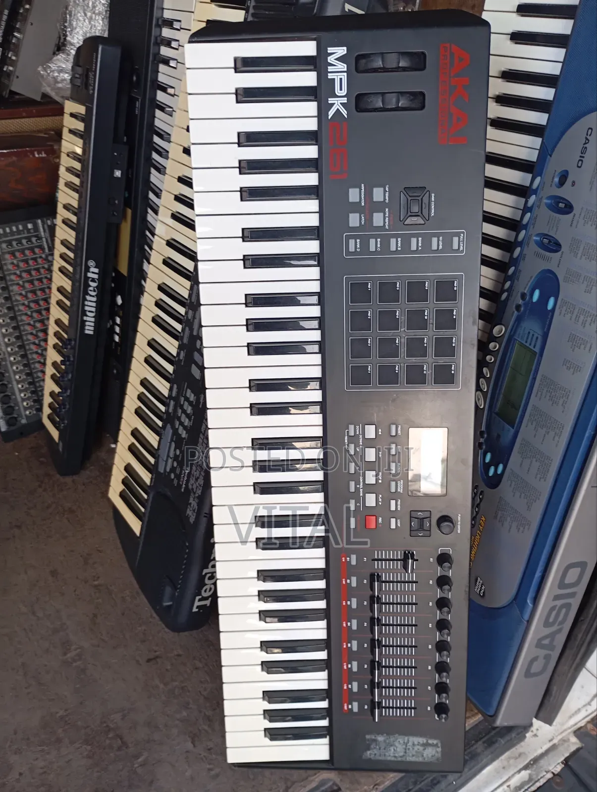 Akai Mpk261