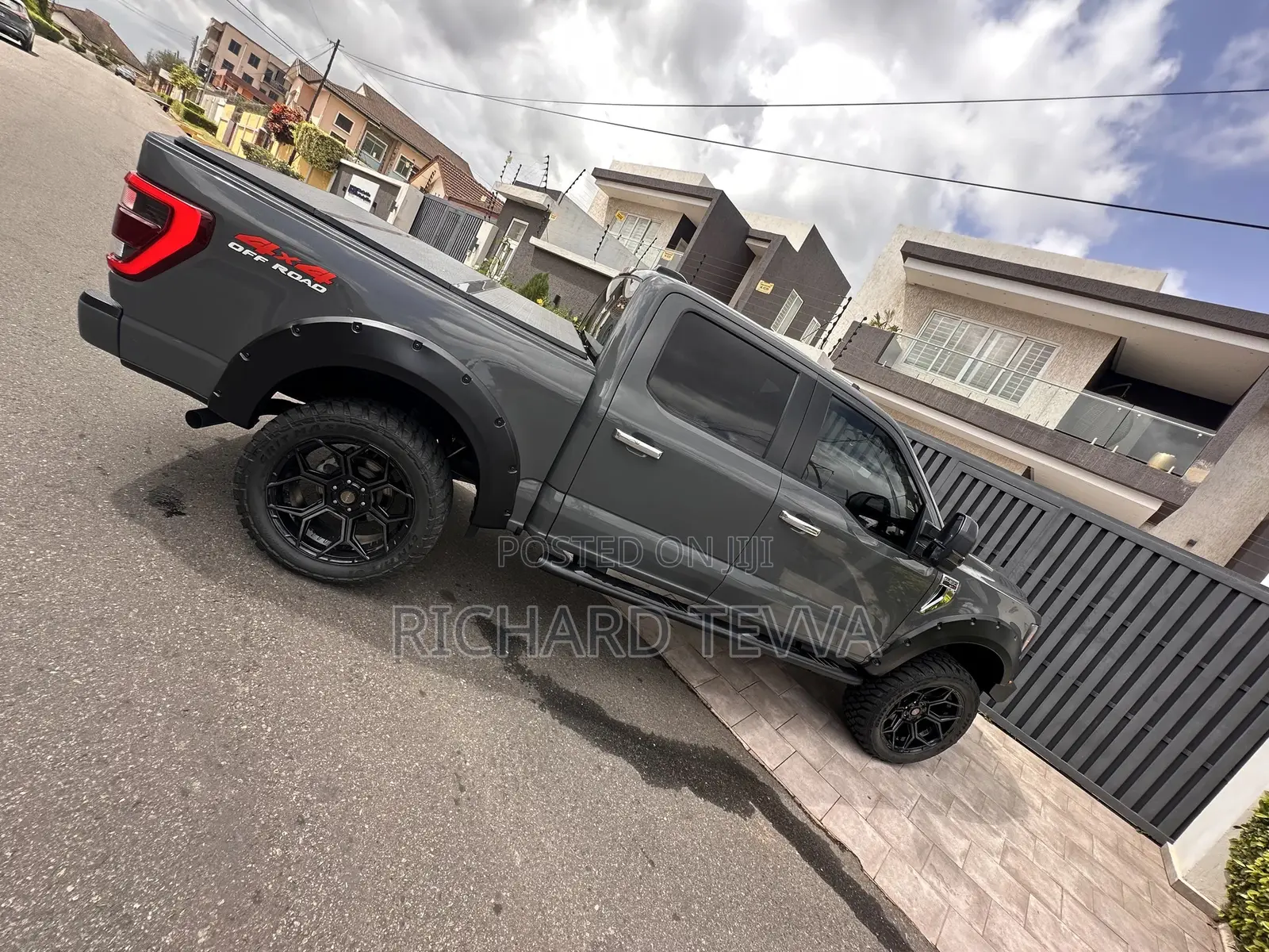 Ford F-150 Platinum 2021 Gray