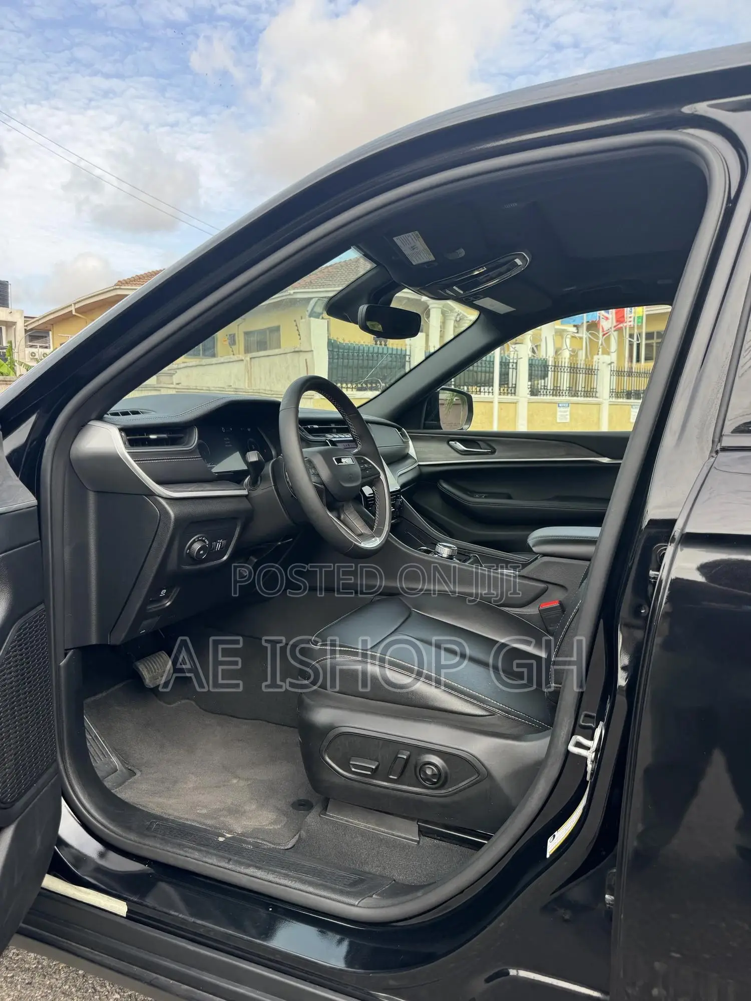 Jeep Grand Cherokee L Altitude 4WD 2024 Black