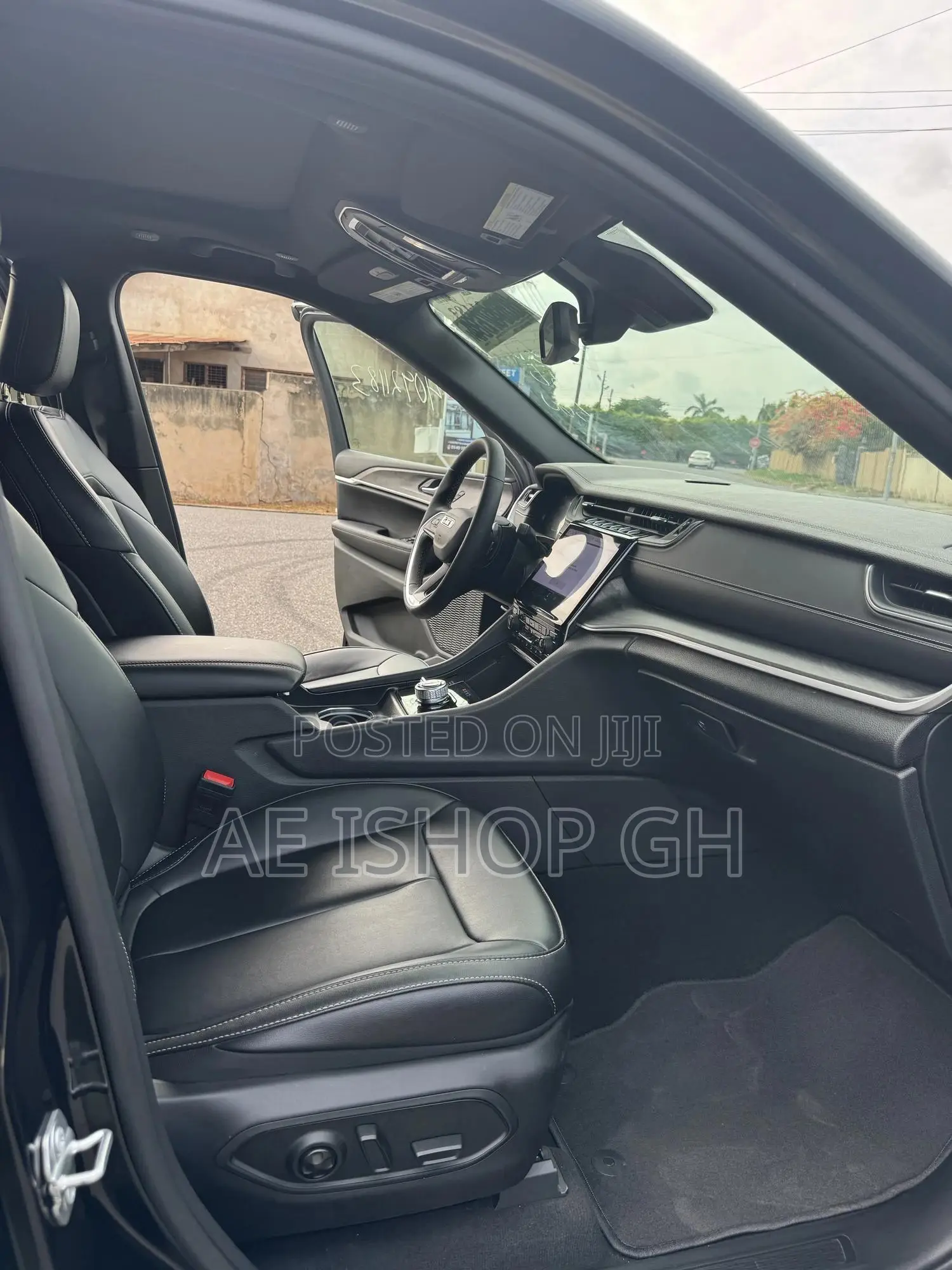 Jeep Grand Cherokee L Altitude 4WD 2024 Black