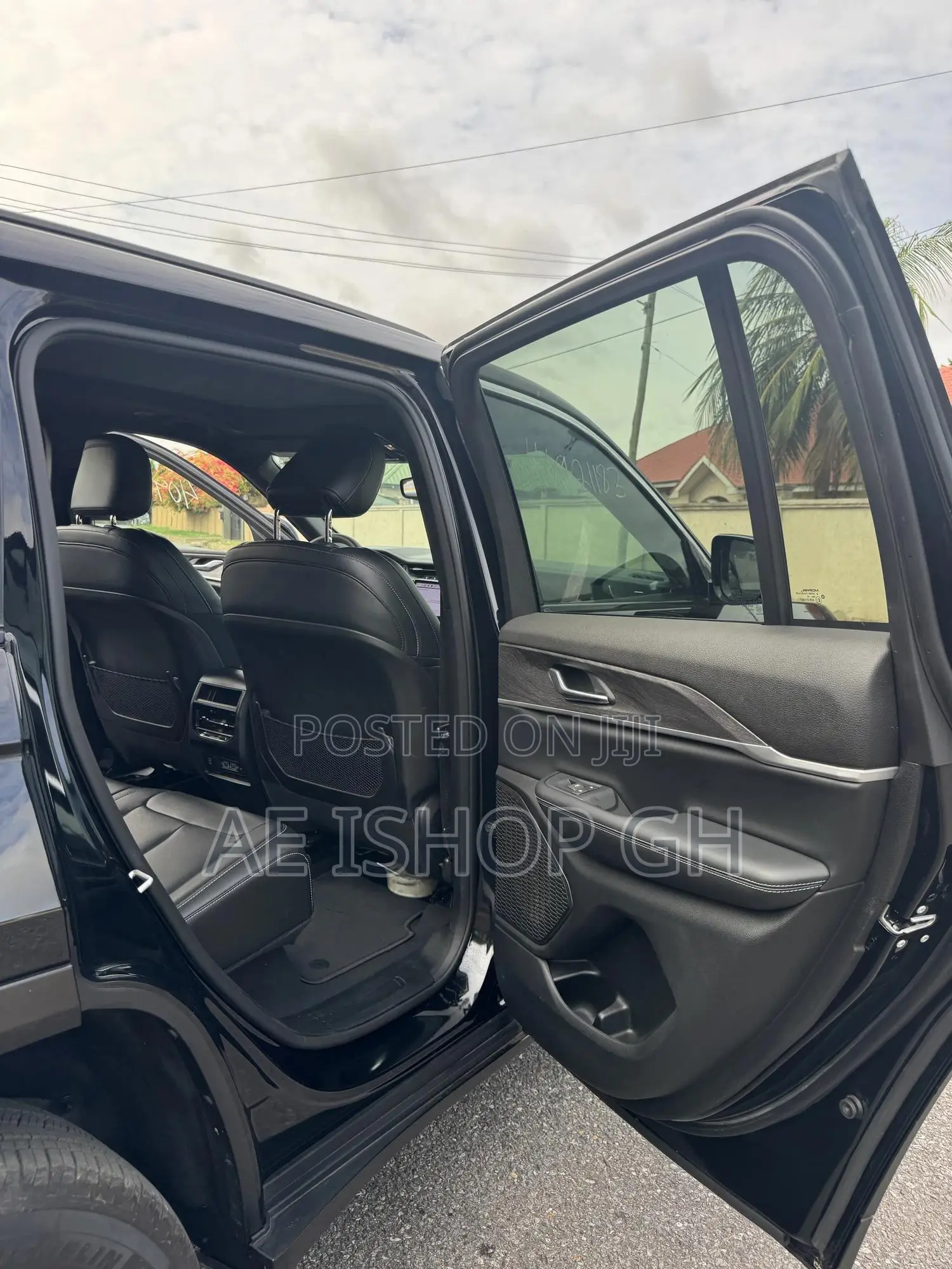 Jeep Grand Cherokee L Altitude 4WD 2024 Black