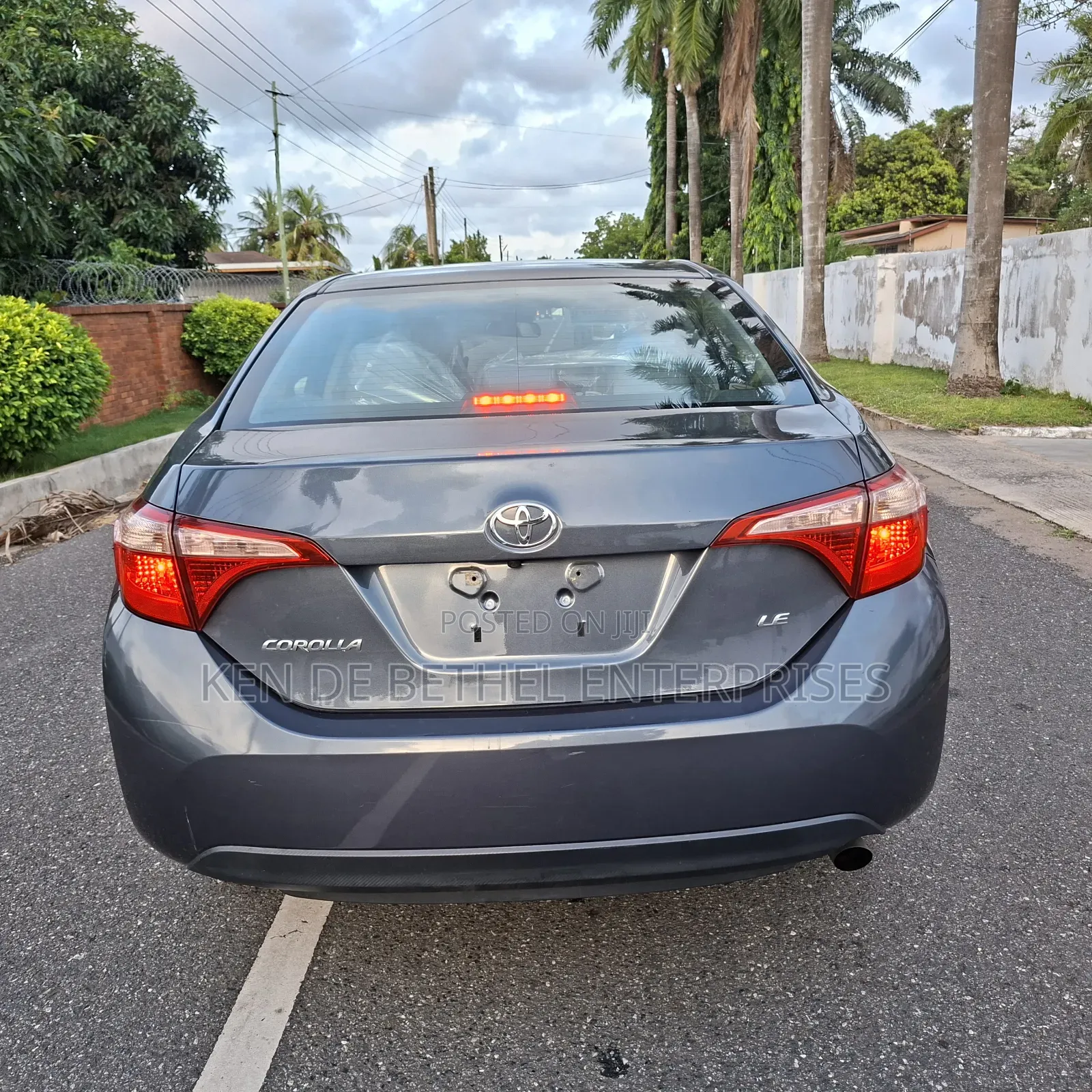 Toyota Corolla LE 4dr Sedan (1.8L 4cyl CVT) 2017 Gray