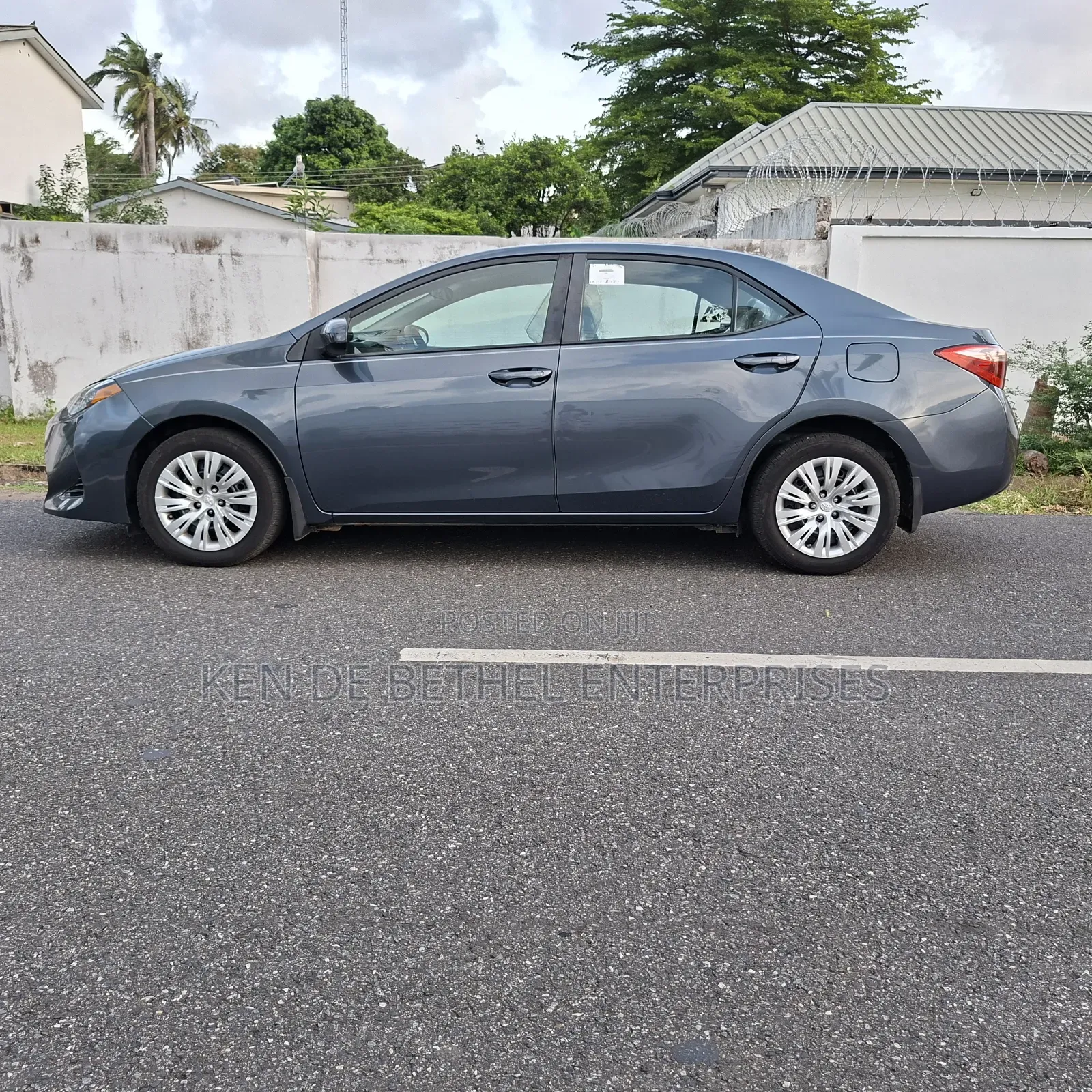 Toyota Corolla LE 4dr Sedan (1.8L 4cyl CVT) 2017 Gray