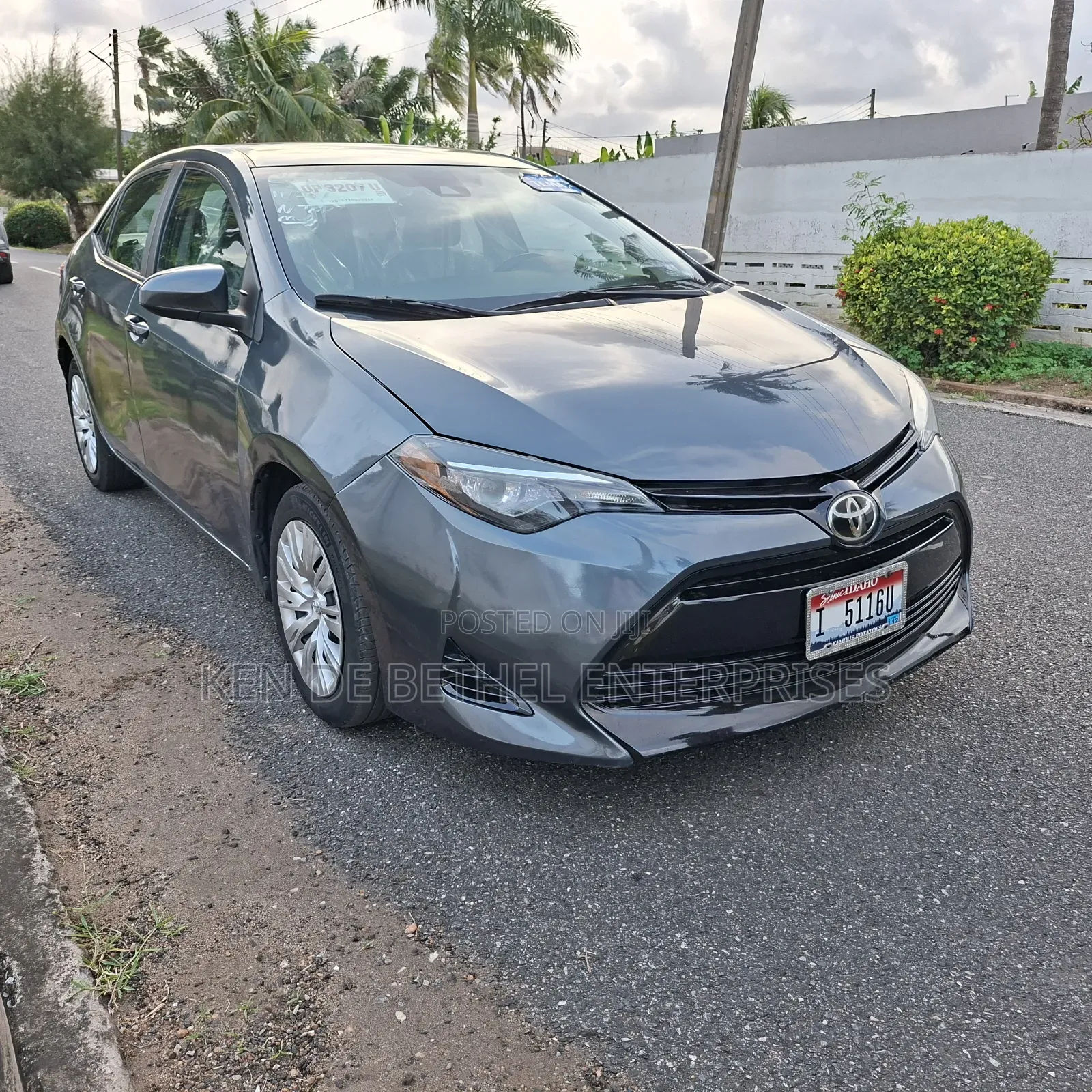 Toyota Corolla LE 4dr Sedan (1.8L 4cyl CVT) 2017 Gray