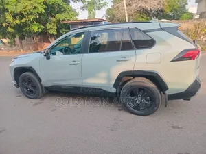 Toyota RAV4 2022 White