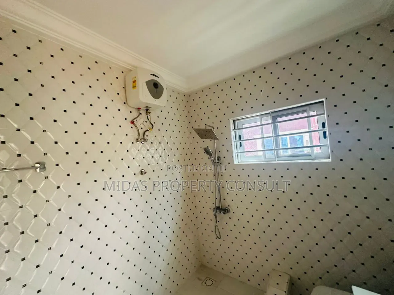 4bdrm House in Acp, Pokuase for sale