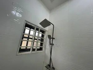 3bdrm Bungalow in Oyarifa Mall Area for sale