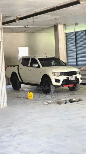 Mitsubishi L200 2014 White