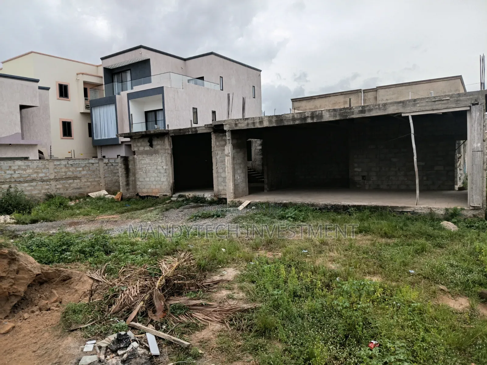 Affordable 5 Bedroom Uncompleted Storey Building - Lakeside