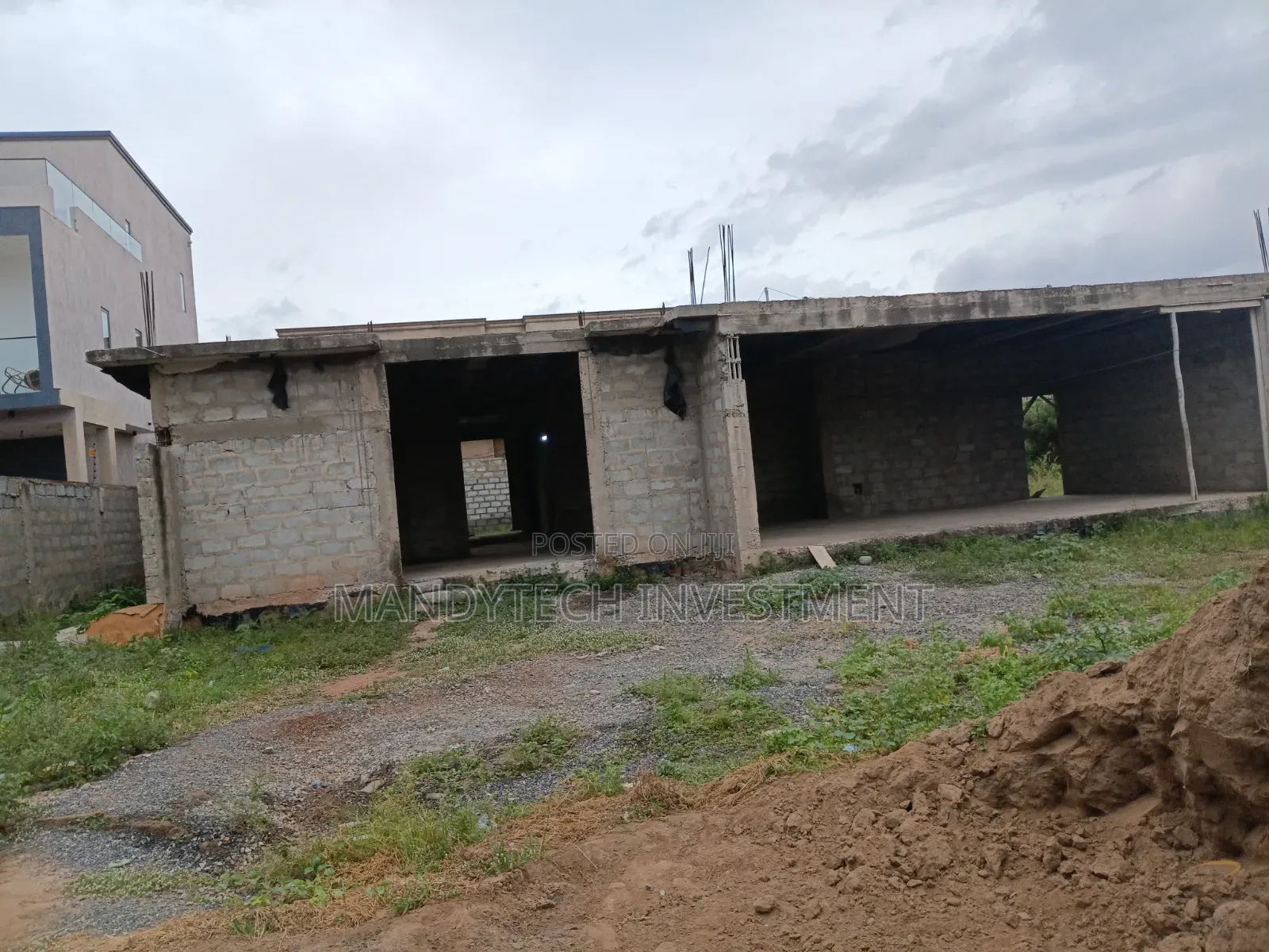 Affordable 5 Bedroom Uncompleted Storey Building - Lakeside