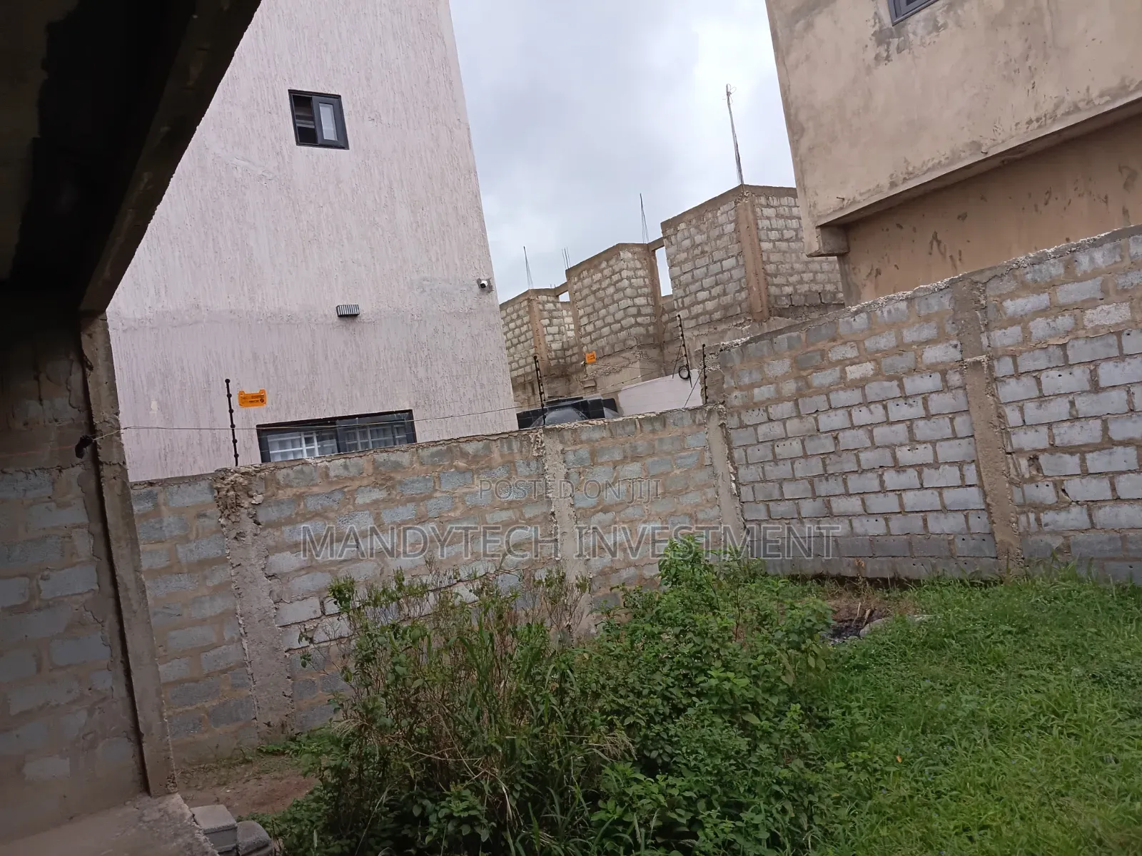 Affordable 5 Bedroom Uncompleted Storey Building - Lakeside