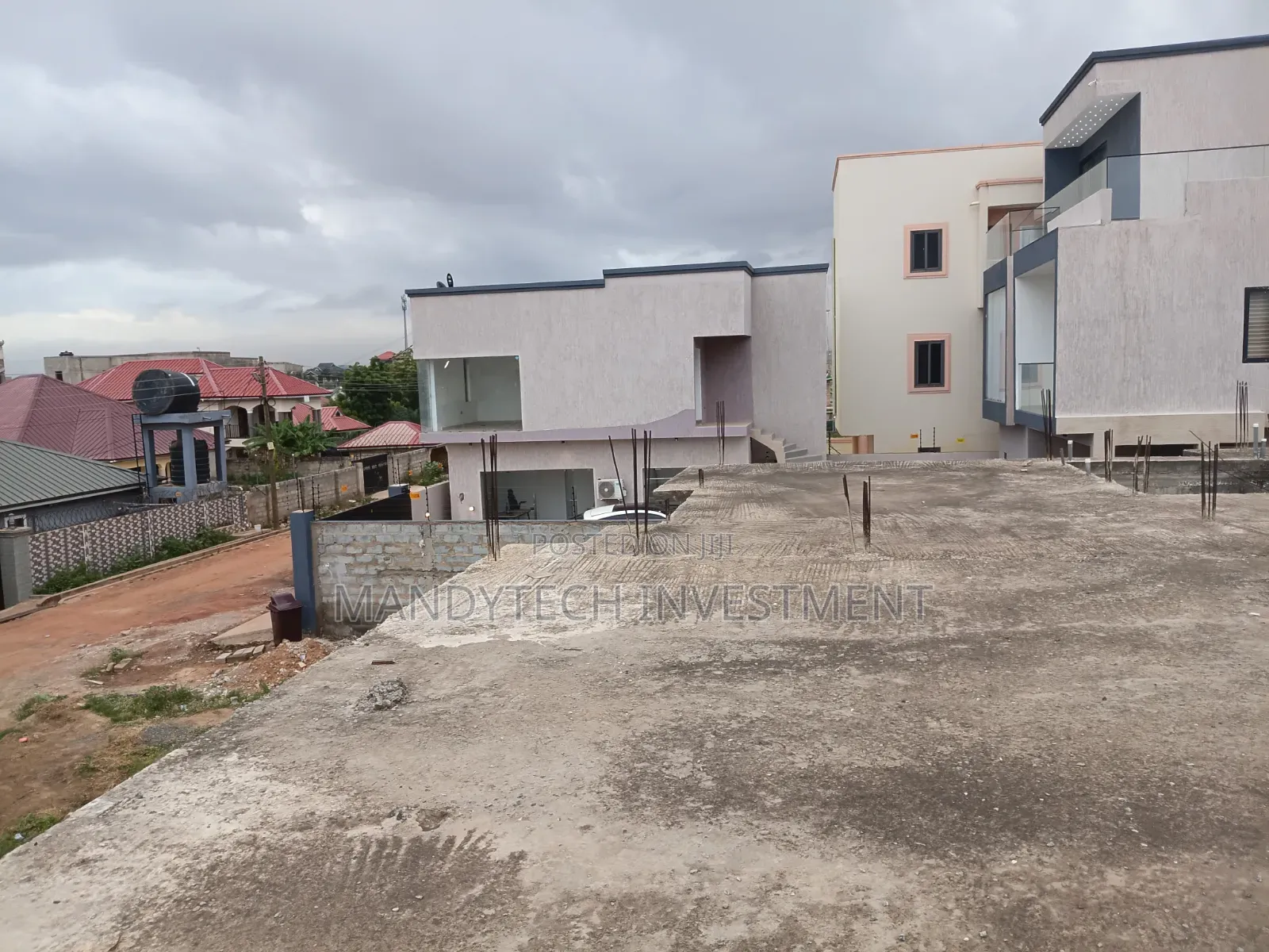 Affordable 5 Bedroom Uncompleted Storey Building - Lakeside
