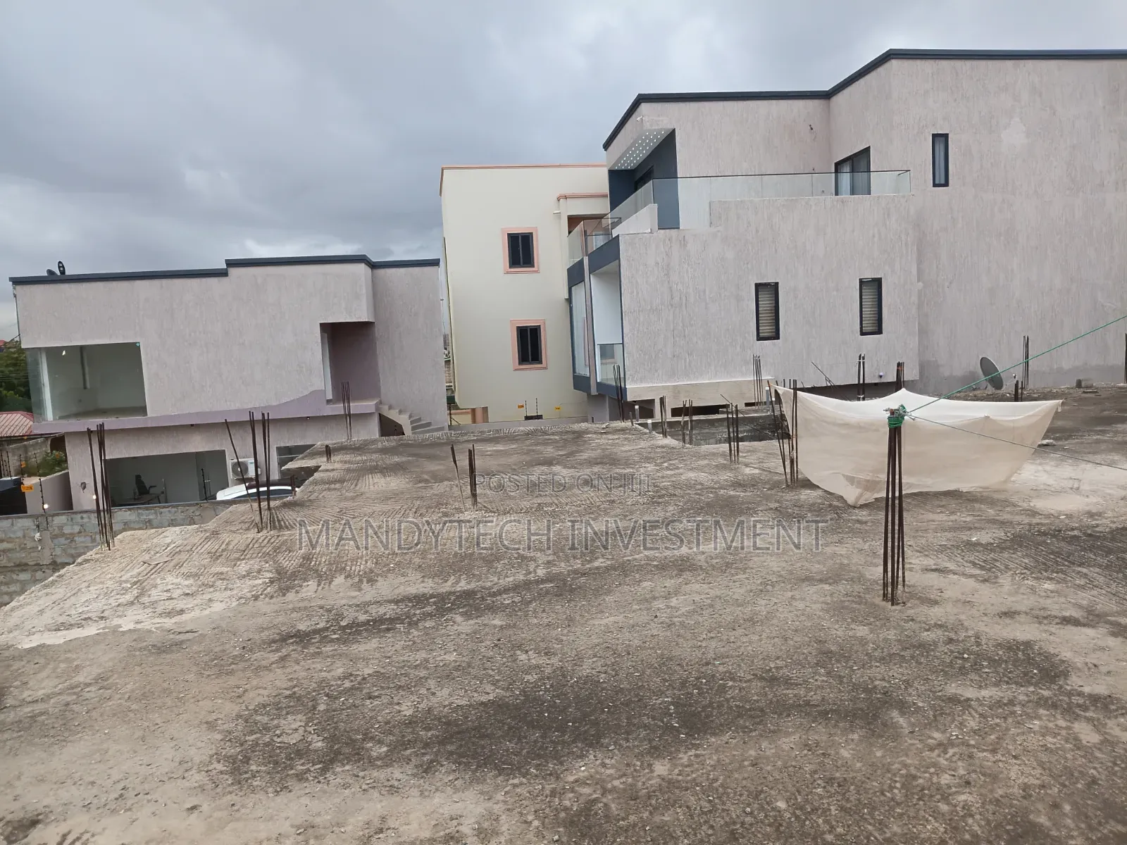 Affordable 5 Bedroom Uncompleted Storey Building - Lakeside