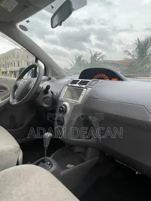 Toyota Vitz 2010