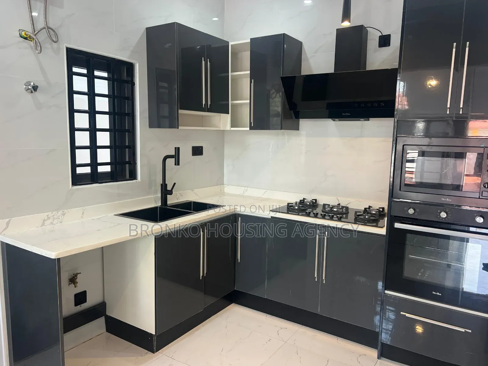 4bdrm House in Bronko Housing, Baatsona Total for rent