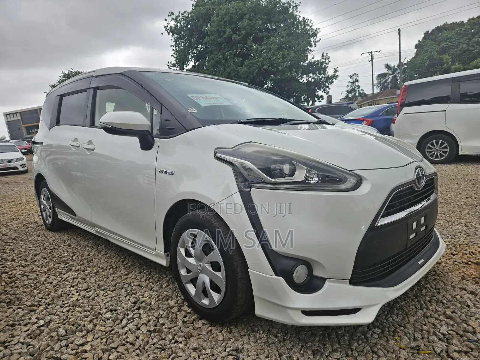 Toyota Sienta 2016 Off white