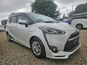 Toyota Sienta 2016 Off white