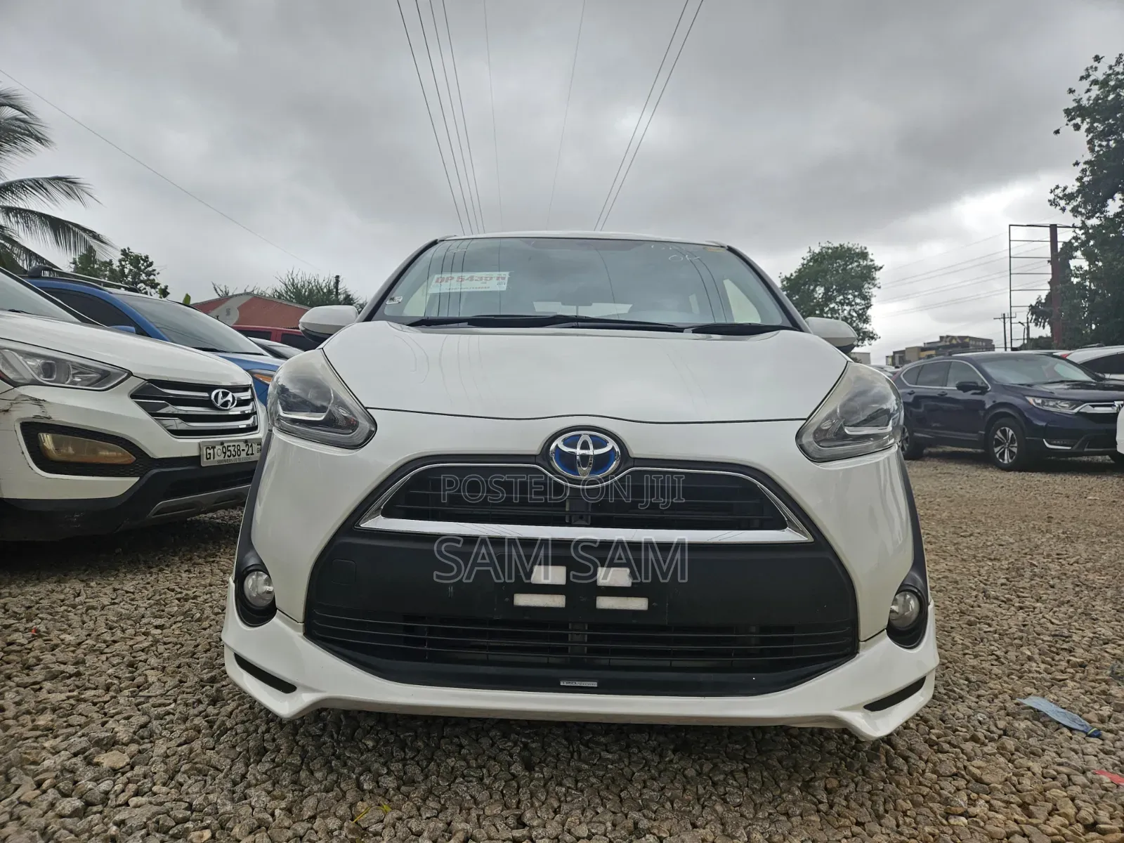 Toyota Sienta 2016 Off white