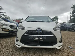 Toyota Sienta 2016 Off white
