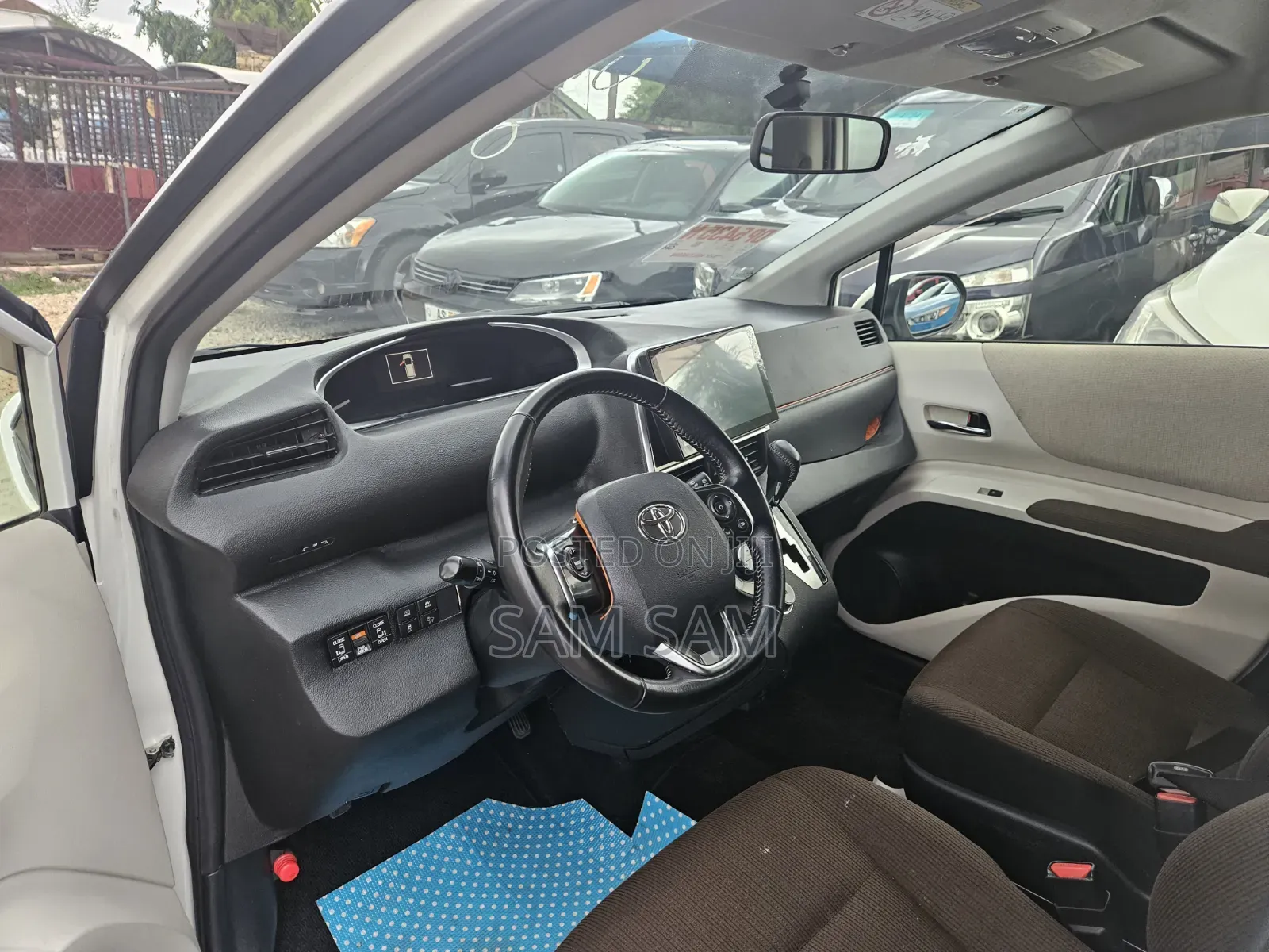 Toyota Sienta 2016 Off white