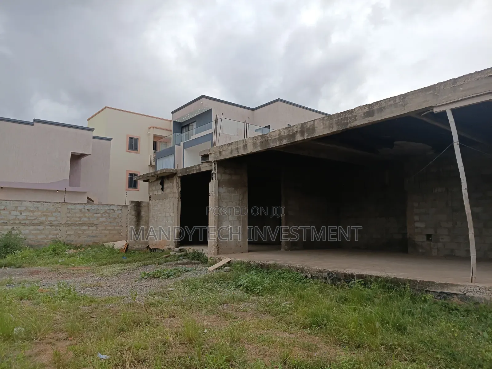 5bdrm Mansion in Lake Side Estate for sale