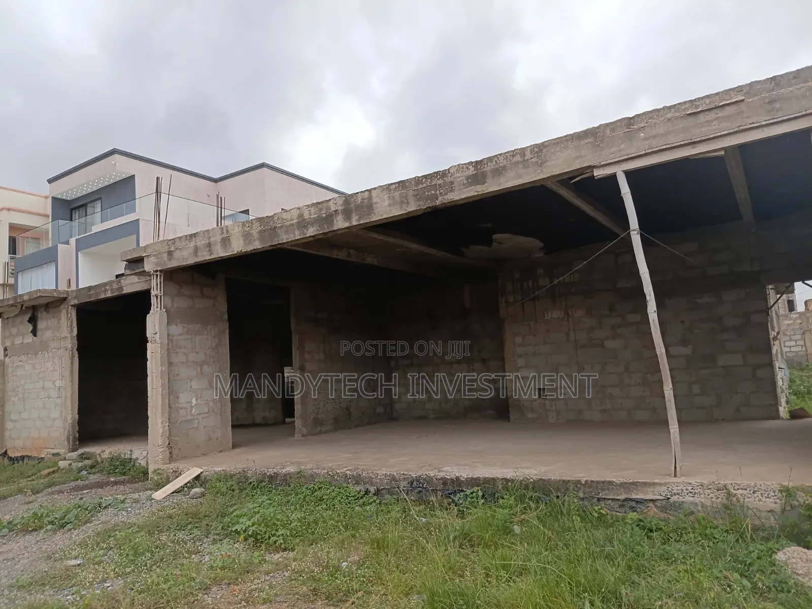 5bdrm Mansion in Lake Side Estate for sale