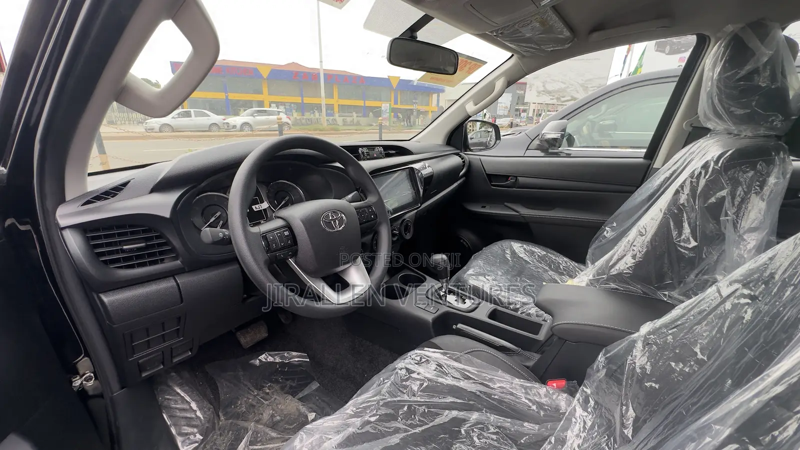 New Toyota Hilux 2025 Gray