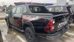 New Toyota Hilux 2025 Gray