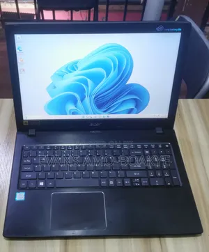 Laptop Acer Aspire E5-576 6GB Intel Core i3 HDD+SSD 1.5T