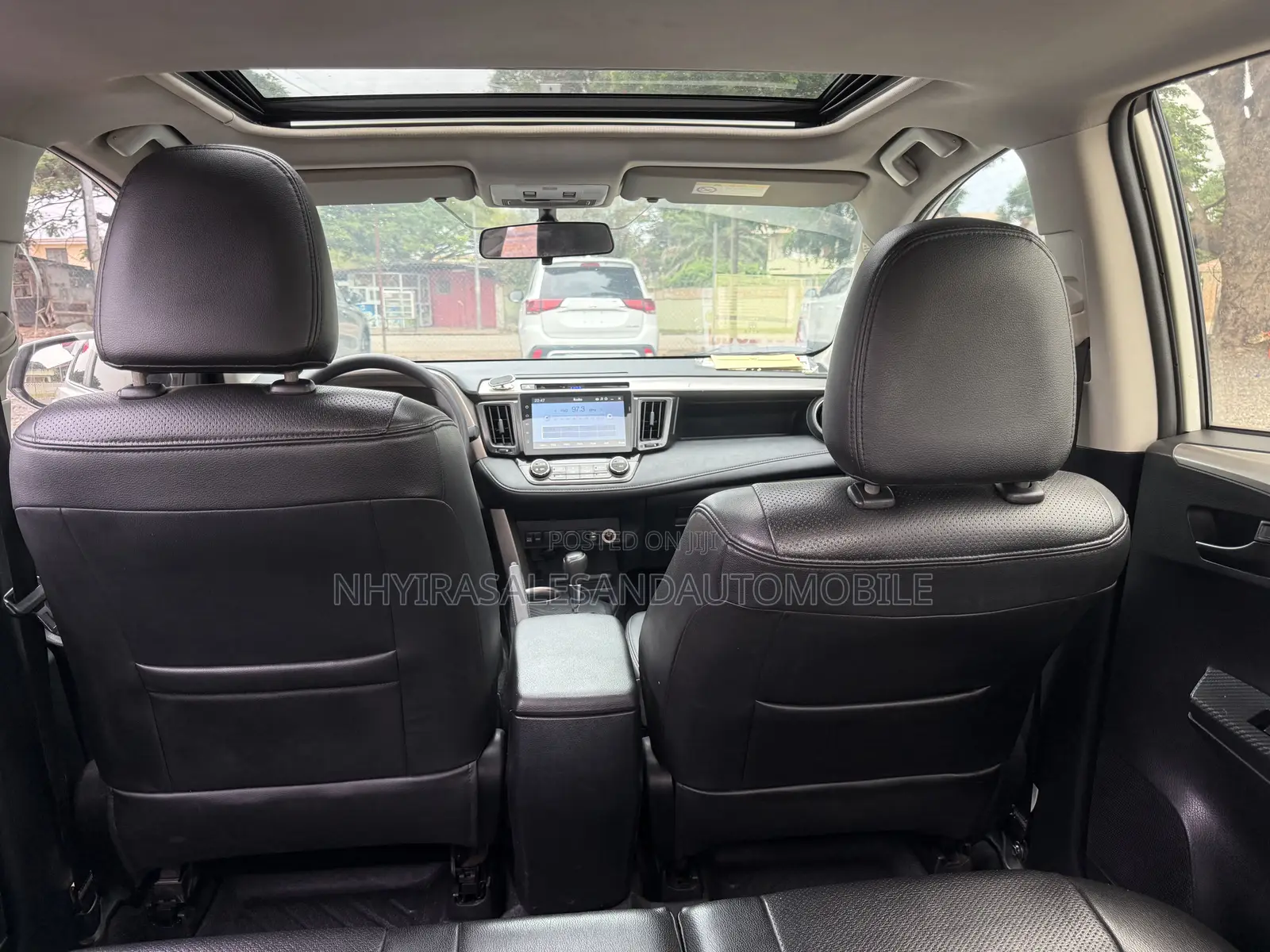 Toyota RAV4 XLE AWD (2.5L 4cyl 6A) 2016 White