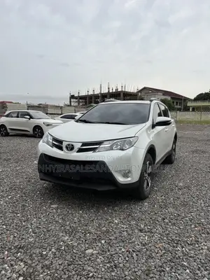 Toyota RAV4 XLE AWD (2.5L 4cyl 6A) 2016 White