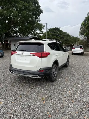 Toyota RAV4 XLE AWD (2.5L 4cyl 6A) 2016 White