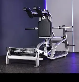 Hack Squat Machine