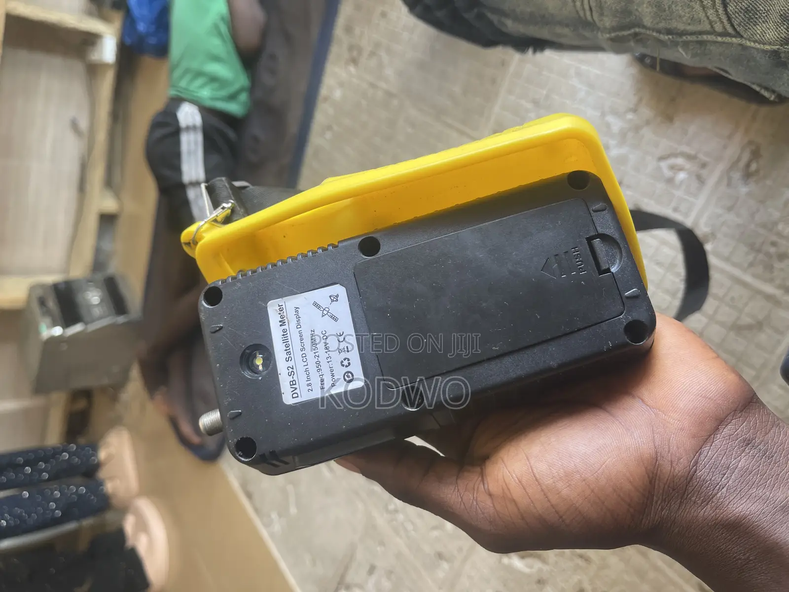 Installation Satellite Machine With Charger