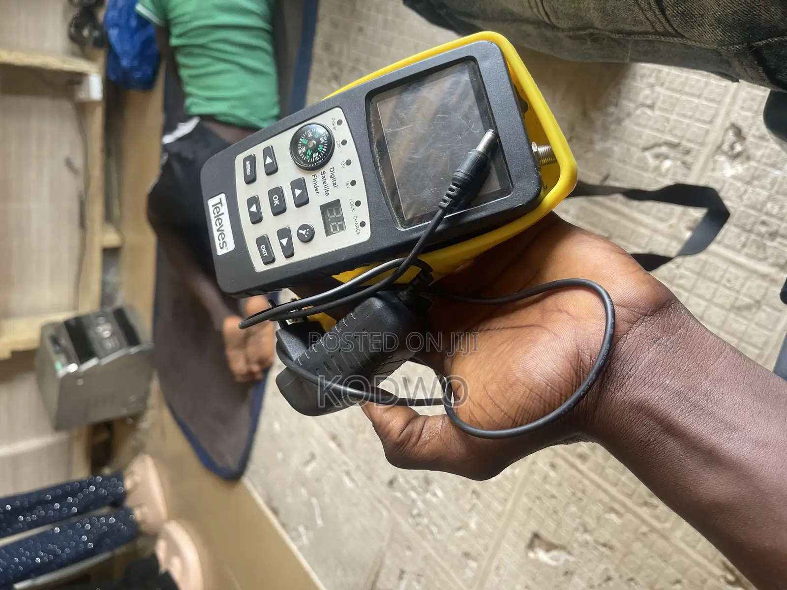 Installation Satellite Machine With Charger