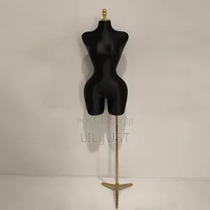 BBL Mannequin (Pinable)