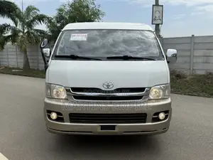 Toyota HiAce 2017 White