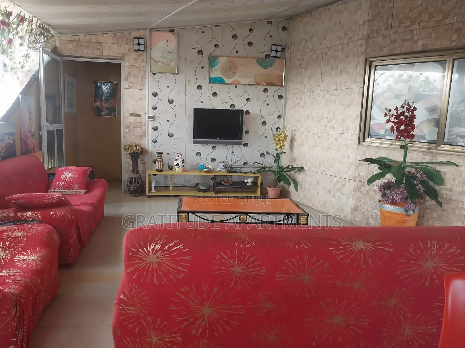Gratitude:Presidential Suite-1brm+Sit-Out Lounge Ghc600 Per Day:2guest